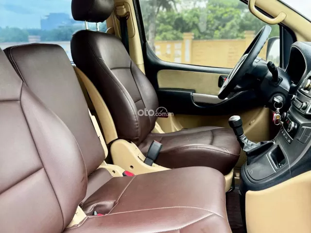 Hyundai Grand Starex 2.4 MT 2017 13