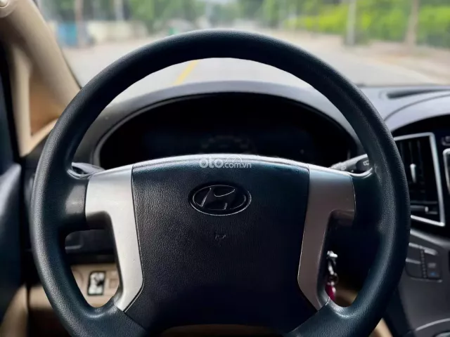 Hyundai Grand Starex 2.4 MT 2017 16