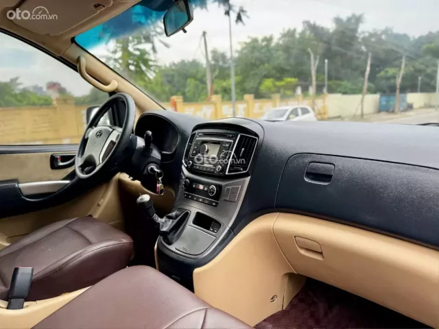 Hyundai Grand Starex 2.4 MT 2017 17