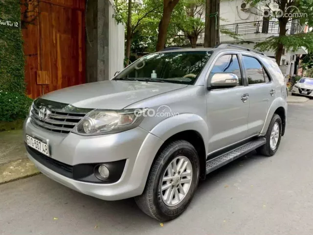 Chính chủ bán xe Toyota Fortuner bản V full option