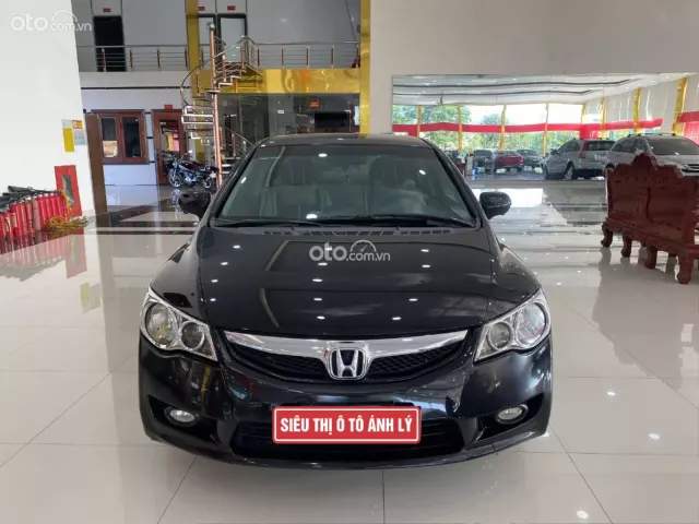 Sedan 5 chỗ số tự động, nổi tiếng lành bền, tiết kiệm