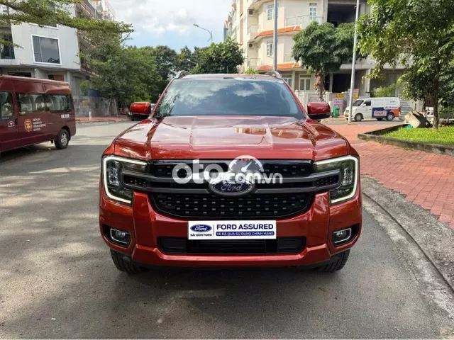 FORD RANGER XLS 4x2 MÀU ĐỎ SANG TRỌNG - 2024