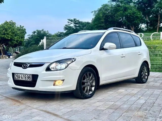 Bán xe Huyndai i30 CW sản xuất năm 2011 1.6 số tự động, nhập khẩu, biển Hà Nội