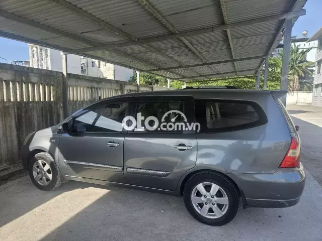 Xe Nissan Grand Linina 2011