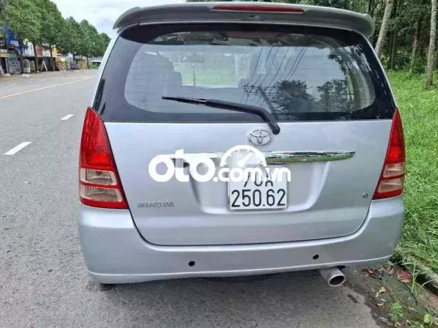 Toyota Innova 2006 G - 100000 km