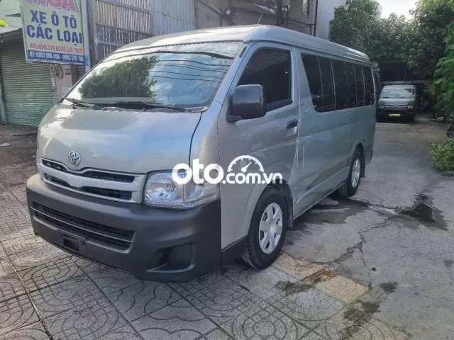 TOYOTA VAN 6C 900KG DẦU 2011