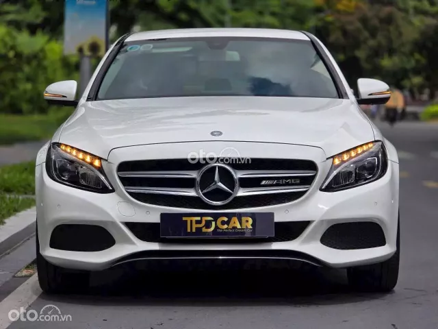 Mercedes-Benz C200 trắng/kem sx2016