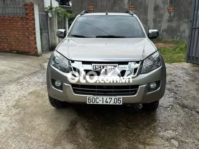 Isuzu Dmax 2015 - 13600 km