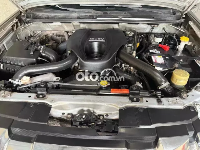 Isuzu Dmax 2015 - 13600 km