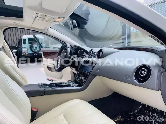 Jaguar XJ series 2010 16