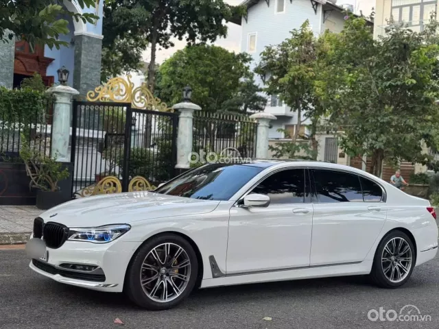 BMW 730Li Pure Excellence 2018 2