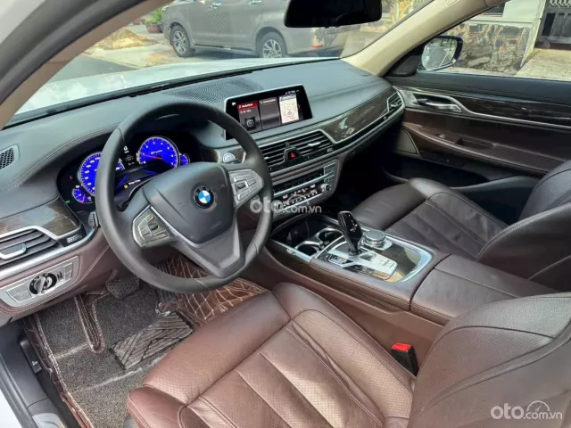 BMW 730Li Pure Excellence 2018 6