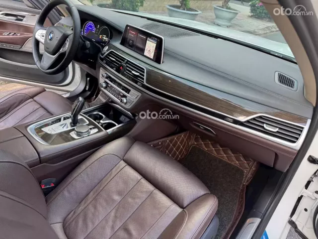 BMW 730Li Pure Excellence 2018 7
