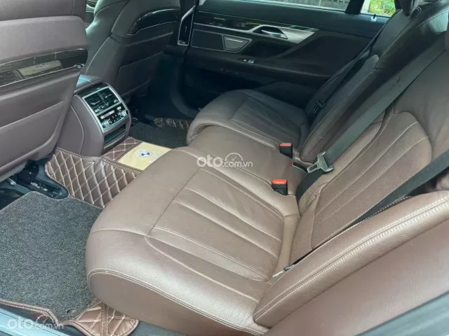 BMW 730Li Pure Excellence 2018 8