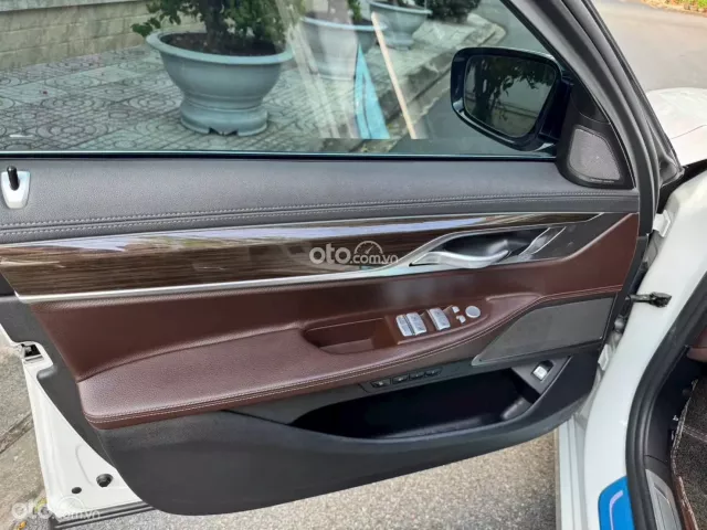 BMW 730Li Pure Excellence 2018 9