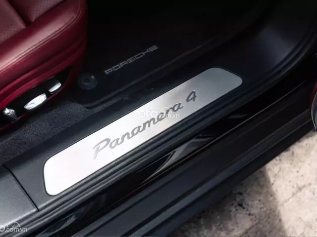 Option 1 tỷ 5 - Đen nội thất đỏ