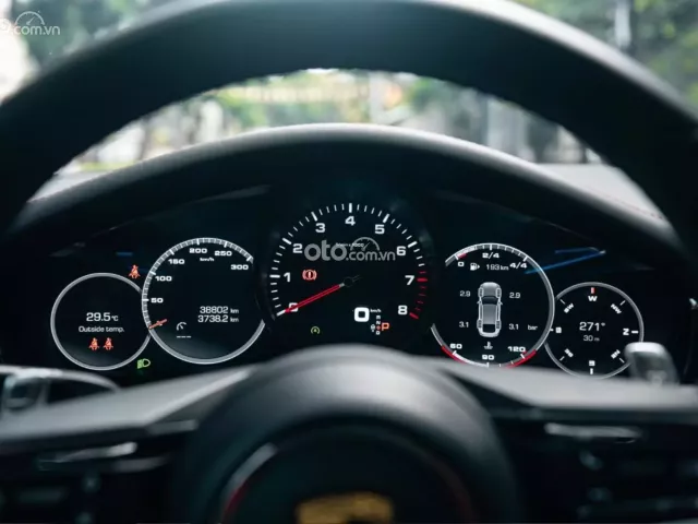 Option 1 tỷ 5 - Đen nội thất đỏ