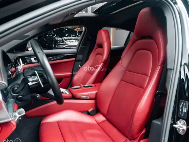 Option 1 tỷ 5 - Đen nội thất đỏ