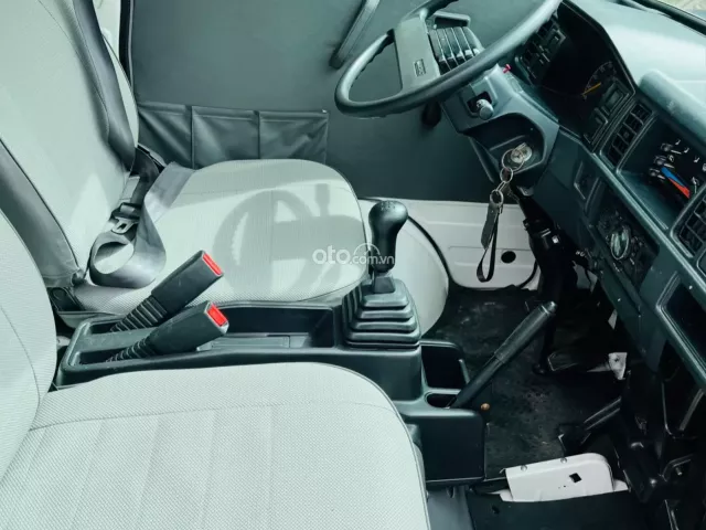 Có điều hoà mát lạnh, vách ngăn lót sàn đầy đủ