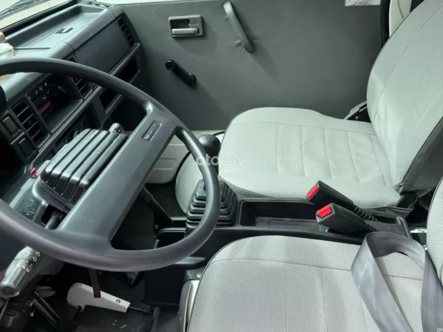 Có điều hoà mát lạnh, vách ngăn lót sàn đầy đủ