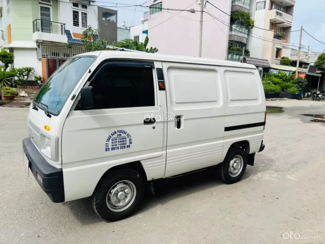 Có điều hoà mát lạnh, vách ngăn lót sàn đầy đủ