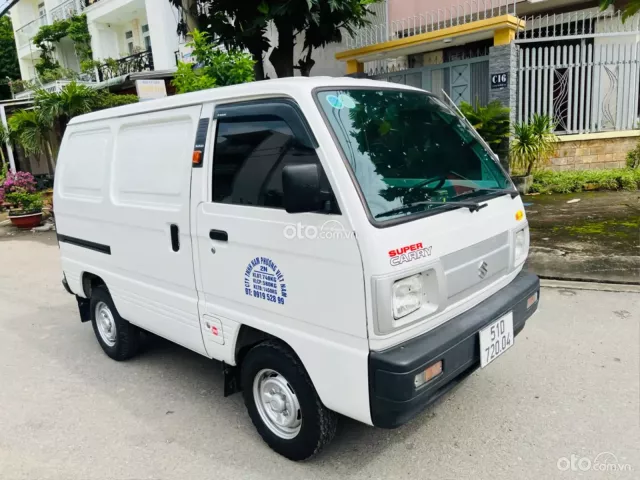 Có điều hoà mát lạnh, vách ngăn lót sàn đầy đủ