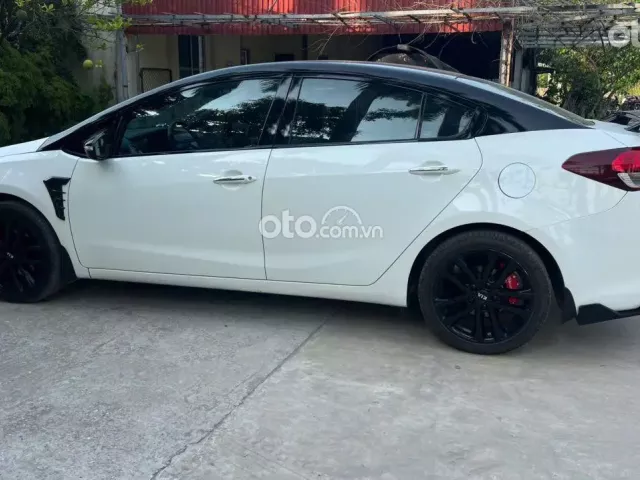 Mẫu sedan trẻ trung, giá tốt thương lượng