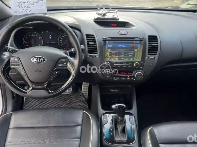 Mẫu sedan trẻ trung, giá tốt thương lượng