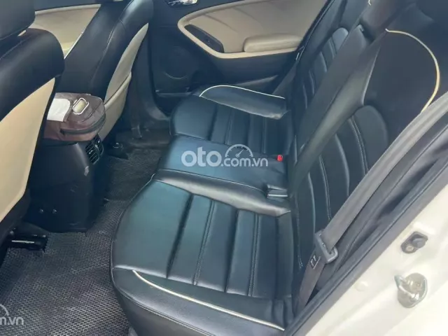 Mẫu sedan trẻ trung, giá tốt thương lượng