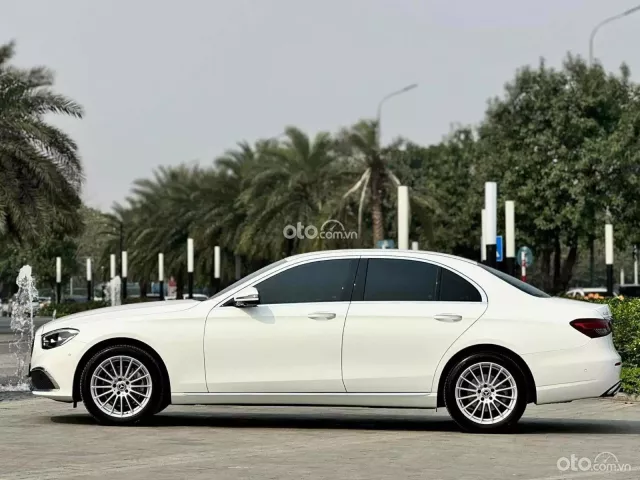E200 Exclusiver 2022