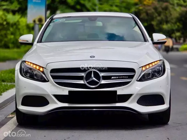 Mercedes-Benz C200 trắng/kem sx2016