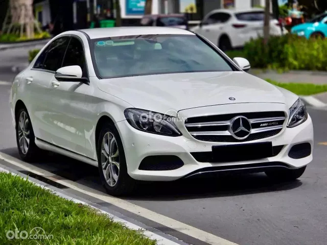 Mercedes-Benz C200 trắng/kem sx2016