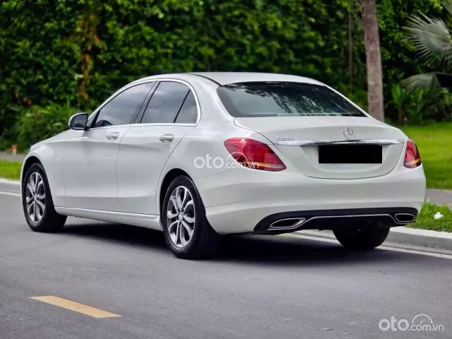Mercedes-Benz C200 trắng/kem sx2016