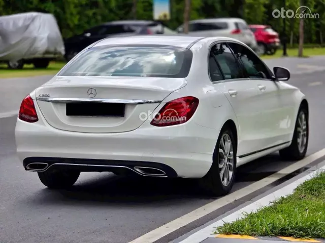 Mercedes-Benz C200 trắng/kem sx2016