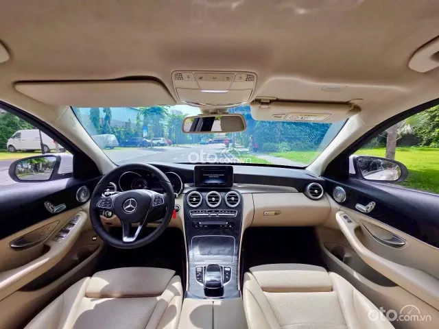 Mercedes-Benz C200 trắng/kem sx2016