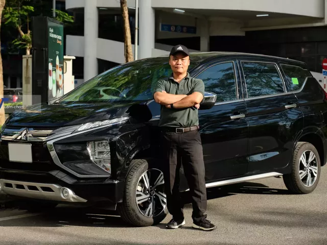 Anh Đỗ Hoàng Ngọc Anh cùng chiếc Mitsubishi Xpander của mình.
