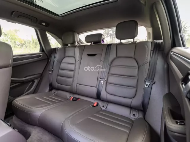 Xe lướt 10.000 km option nhiều