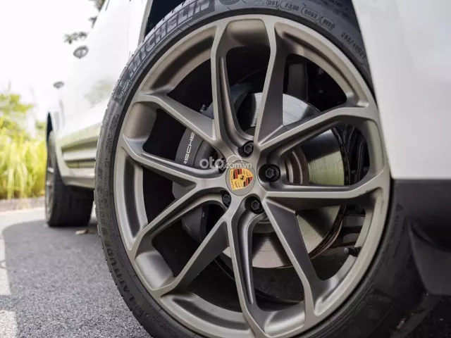 Xe lướt 10.000 km option nhiều