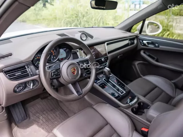 Xe lướt 10.000 km option nhiều