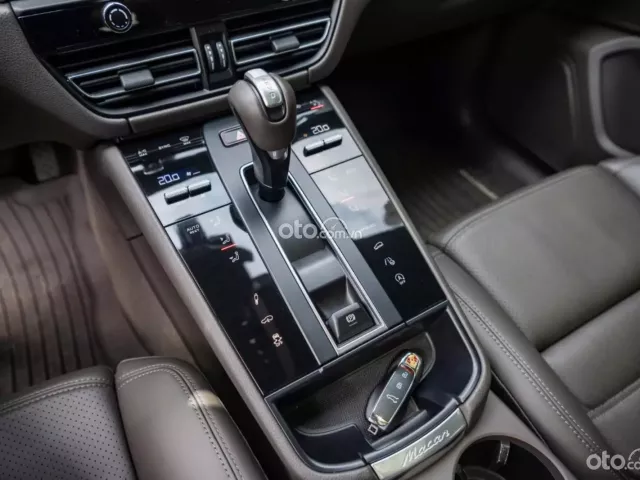 Xe lướt 10.000 km option nhiều