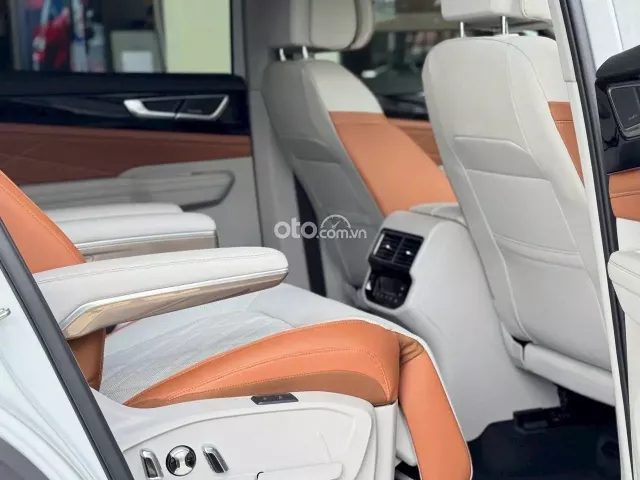 Màu trắng nội thất be giao sớm toàn quốc, phiên bản giới hạn dành cho chủ tịch