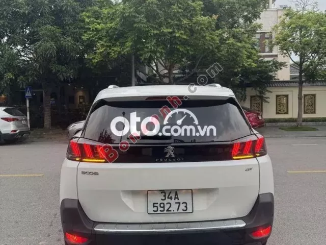 Peugeot 5008 GT 1.6 AT 2022