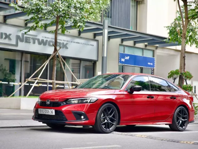 mức tiêu hao nhiên liệu của Civic cũ khá tiết kiệm so với phân khúc sedan hạng C:.