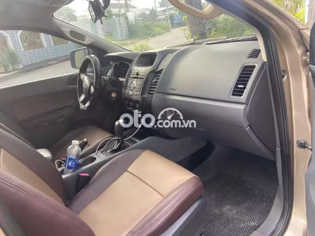 Ford Ranger 2016 XLS xe gia đình nhiều đồ chơi