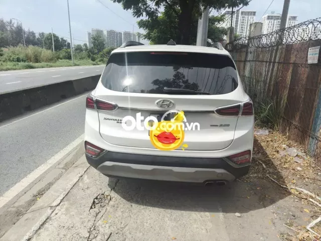 Hyundai Santa Fe 2019 2.4L AT 4 WD