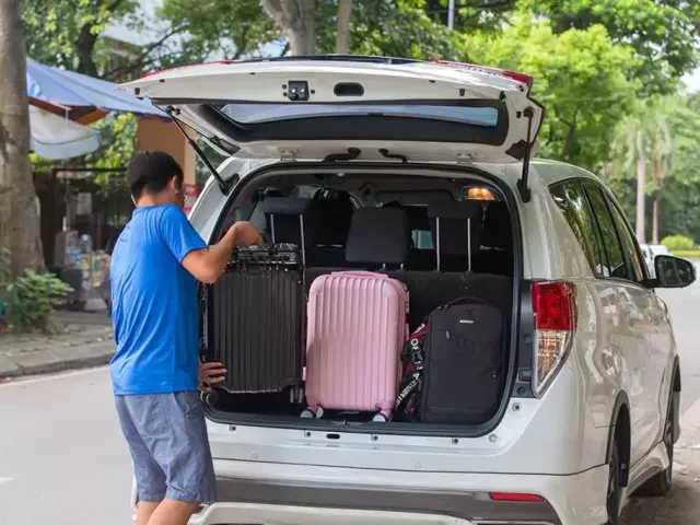 Toyota Innova cũ.