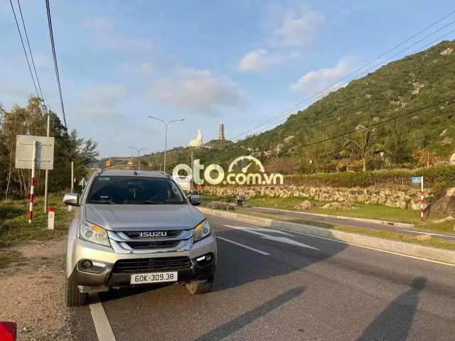 Isuzu Mu X 2017 2.5 4X2 MT - Xe gia đình đi kỹ