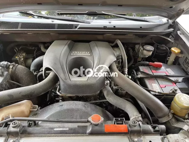 Isuzu Mu X 2017 2.5 4X2 MT - Xe gia đình đi kỹ
