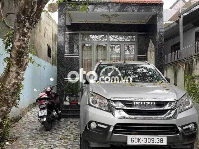 Isuzu Mu X 2017 2.5 4X2 MT - Xe gia đình đi kỹ