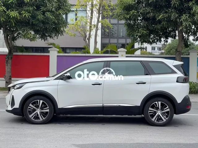 Peugeot 5008 2022 AL 1.6 AT - 30,000 km siêu đẹp.